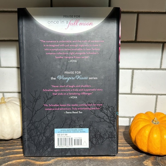 The Full Moon book series by Ellen Schreiber 3 pristine books for 1 low price! - Picture 9 of 10